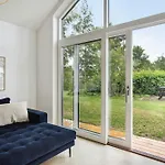 Дом отдыха Modern Close To Hjelm Deep Эбельтофт