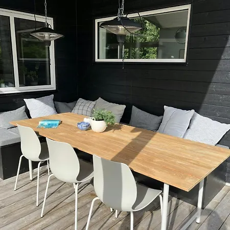 Modern Close To Hjelm Deep