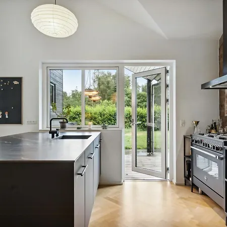 Feriehus Modern Close To Hjelm Deep