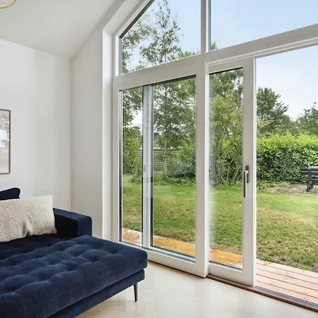 Modern Close To Hjelm Deep Feriehus *