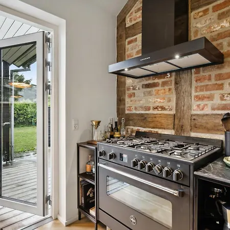 Feriehus Modern Close To Hjelm Deep *