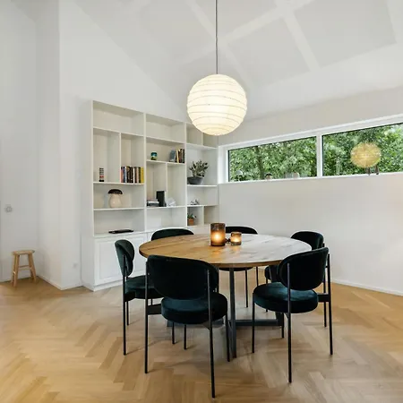 Modern Close To Hjelm Deep
