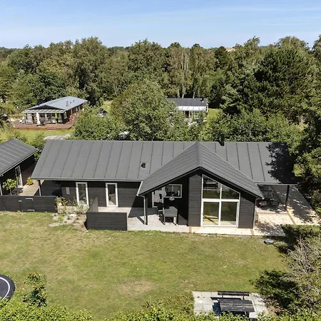 Modern Close To Hjelm Deep Feriehus *