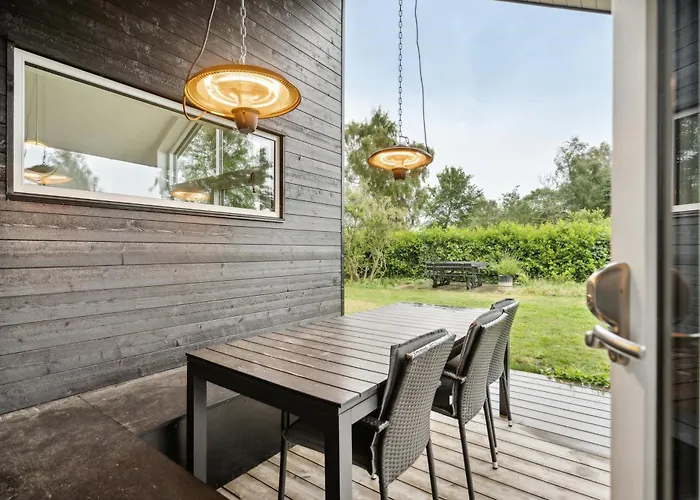 Modern Close To Hjelm Deep *